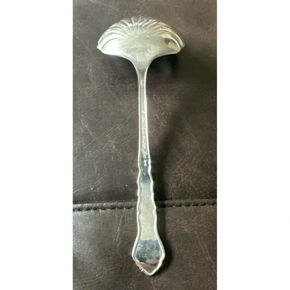 International Lyon AMERICANA‎ Shell Stainless GRAVY SAUCE Spoon Silverware